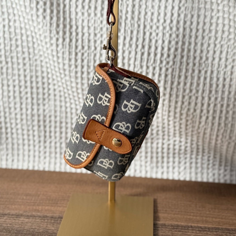 Vintage Dooney & Bourke wristlet Y2K
